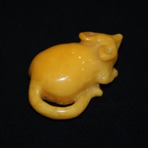 Vintage amber souvenir Mouse